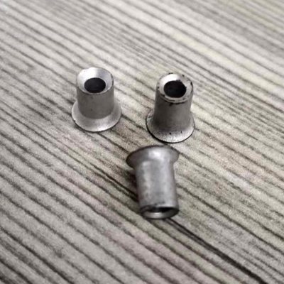 Il piercing di auto rivetta l'auto che di rivestimento di Dacromet il piercing rivetta la testa di 7.45mm 3.1mm dentro il foro